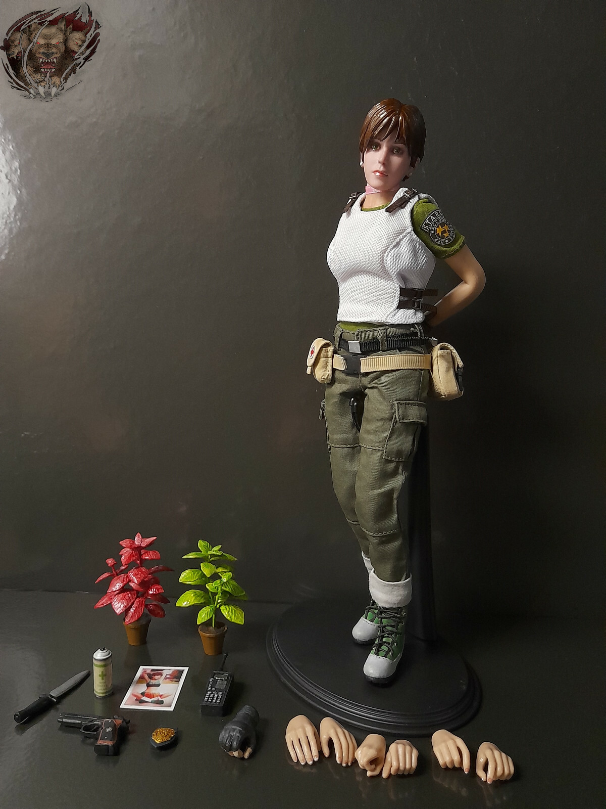 1/6 Resident Evil Biohazard Rebecca Chambers STARS Custom SW 1/6 Resident Evil Biohazard Rebecca Chambers STARS Custom SW