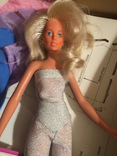 Hasbro 1982 Fashions by Me Clothing Designer Set w/ 13