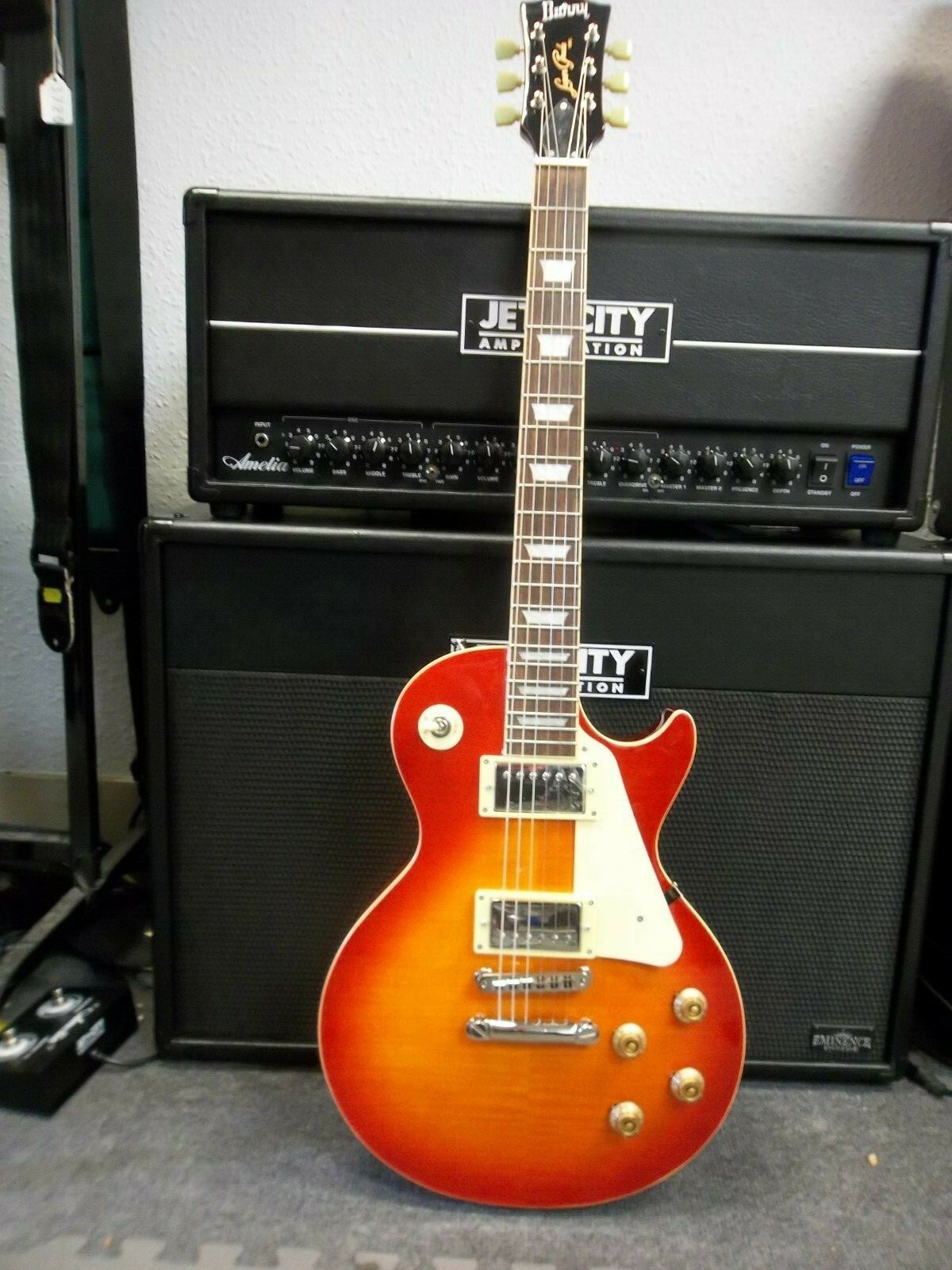 Burny/Fernandes RLG60 Les Paul. Vintage Cherry Sunburst Burny/Fernandes RLG60 Les Paul. Vintage Cherry Sunburst