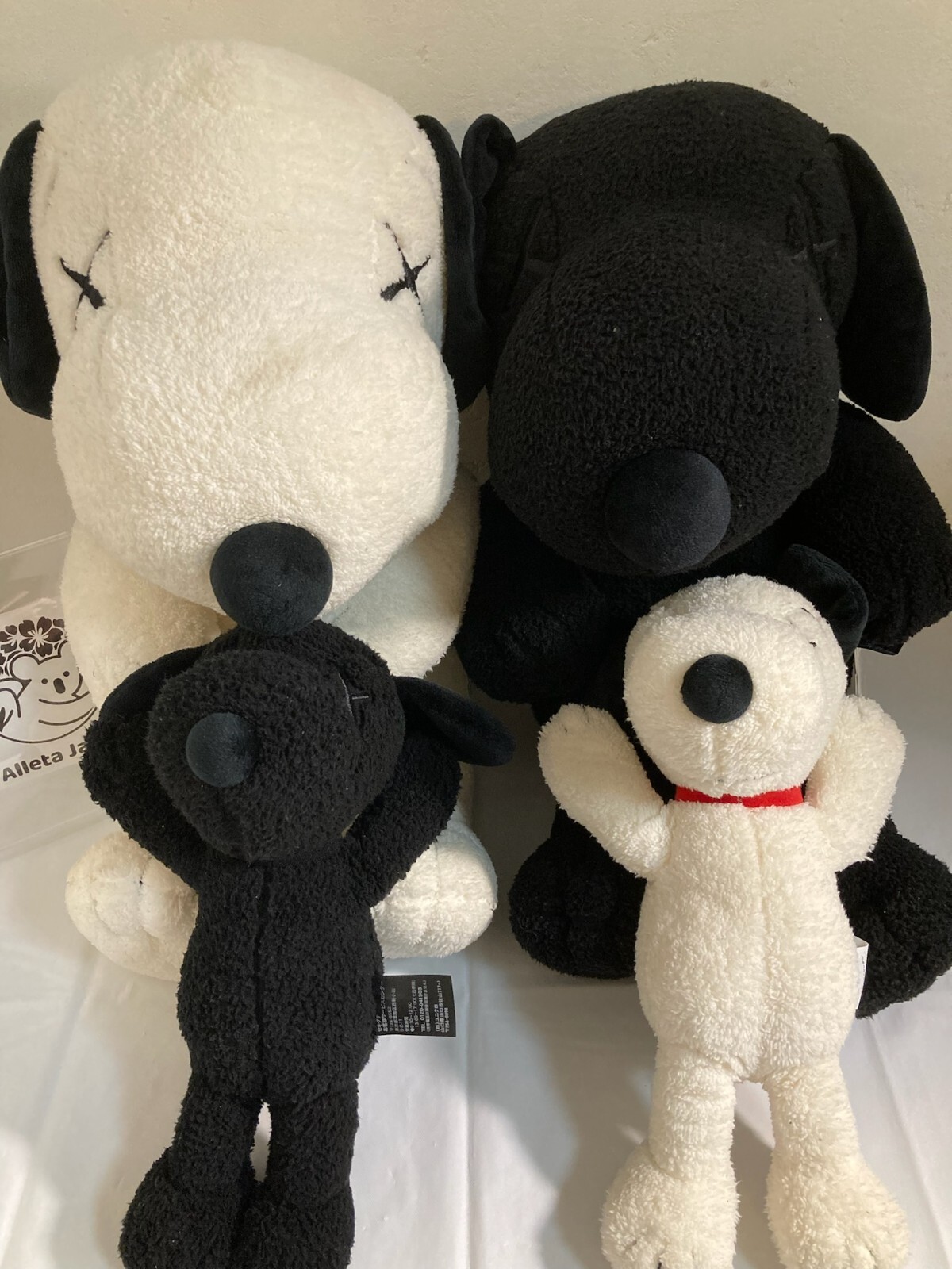 KAWS PEANUTS UNIQLO Limited Black White SNOOPY Plush Doll KAWS PEANUTS UNIQLO Limited Black White SNOOPY Plush Doll