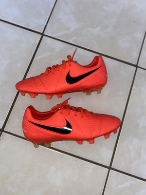 nike ctr360 calcetto