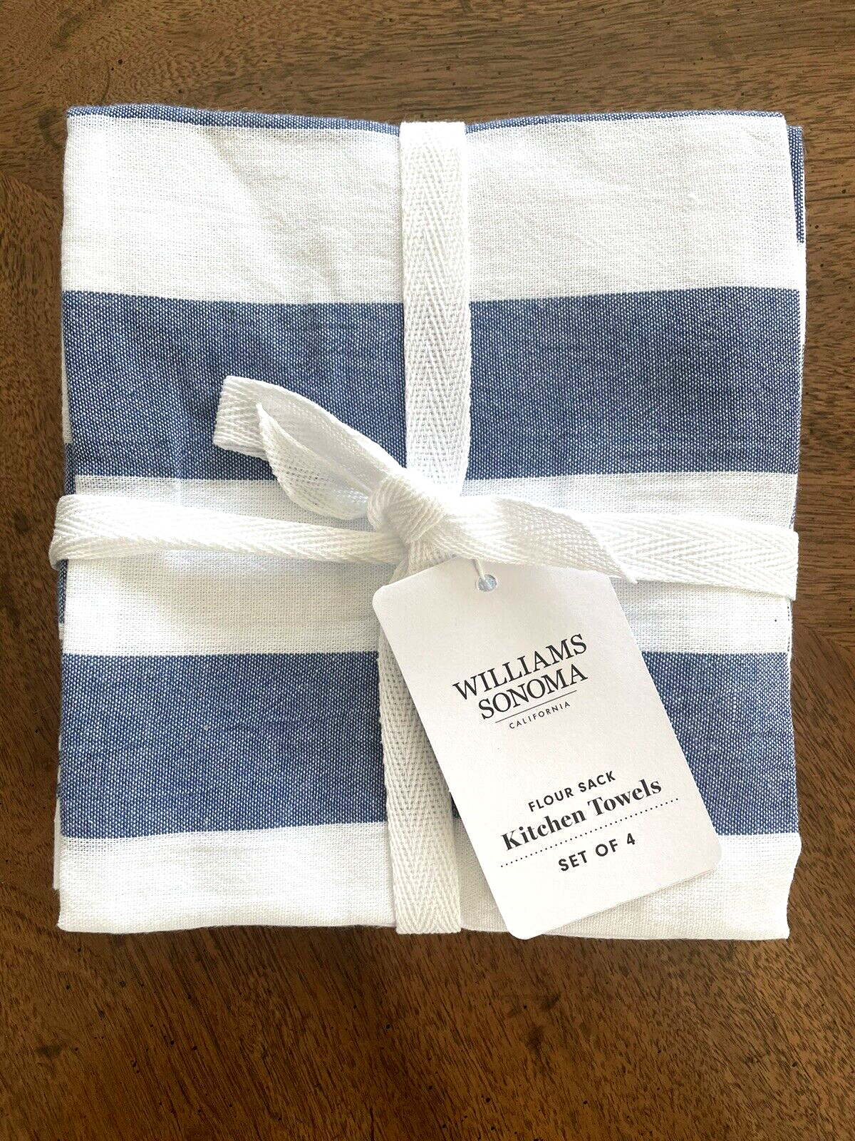 Williams Sonoma BLUE AND WHITE FLOUR SACK Kitchen Towels Set of 4