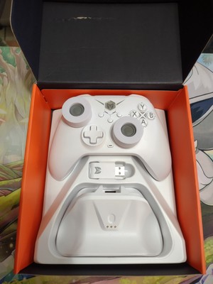 Gale Wireless Multi Platform Gaming Controller & Charging Dock- (White)