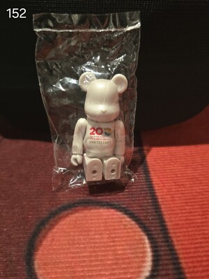  Bearbrick100% SERIES 32(BASIC LETTER @) 20th Anniversary 100% Be@rbrick. Sealed