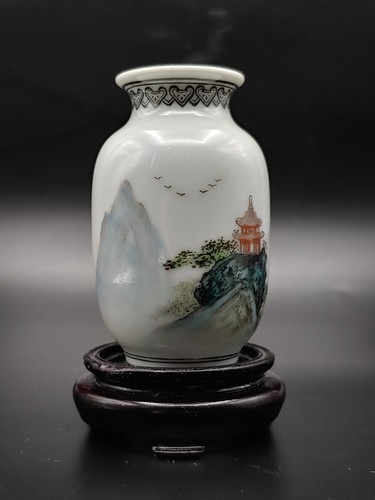高速配送 三隆乾隆款粉彩瓷器山水楼台图小灯笼瓶Vintage Famille Chinese 置物