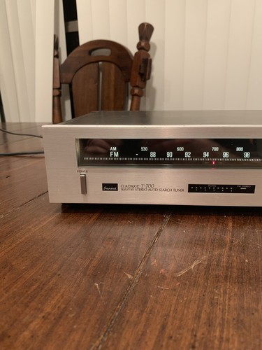 Sansui Classique T-700 AM/FM Tuner