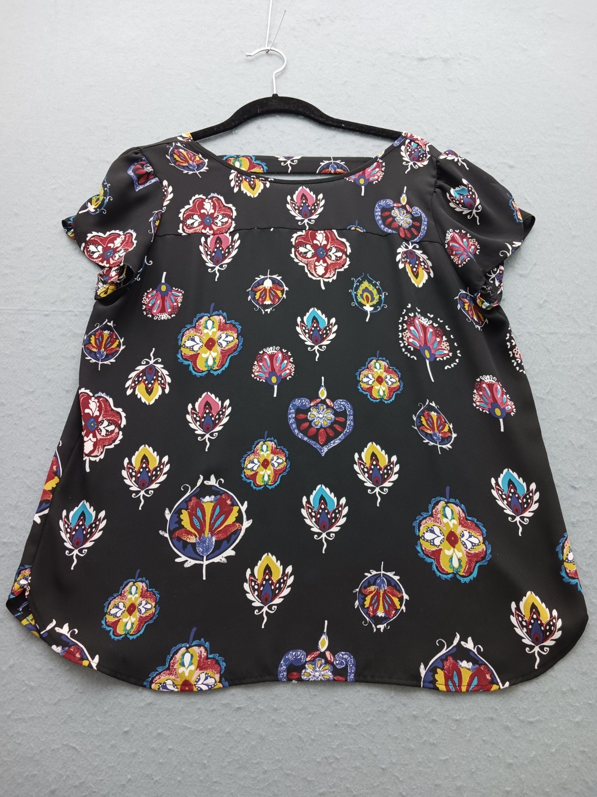 LOFT Women's Blouse Size M Black Paisley Polyester Flutter Sleeve Crew Neck