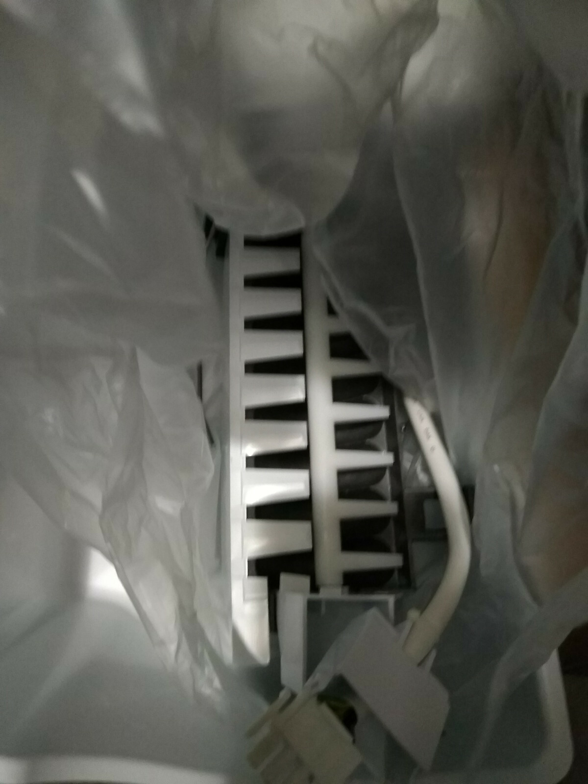 Frigidaire IM116000 4lb Ice Maker Kit White