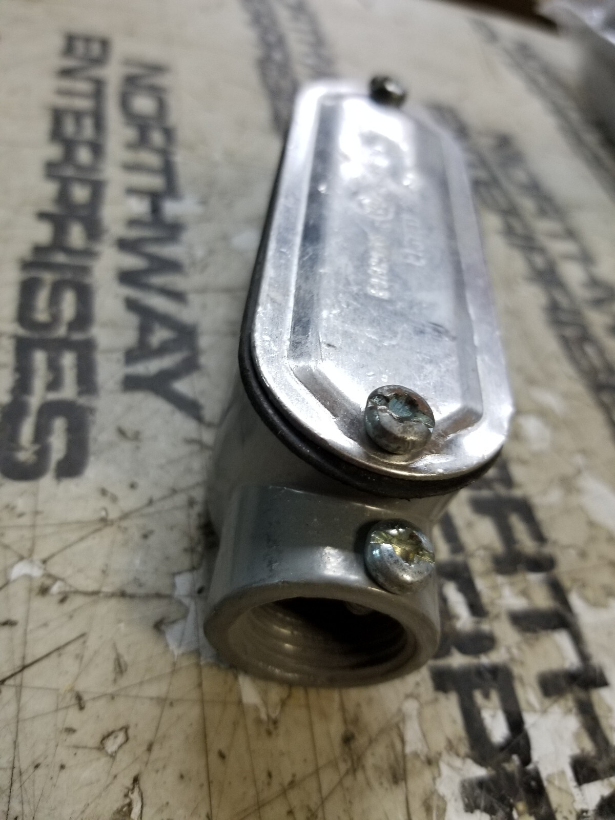 LOT OF 3PC - E182165 1/2