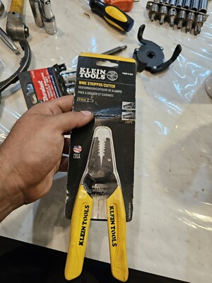 NEW Klein Tools Electrician Wire Stripper/ Cutter 10-18 AWG Model 11045-12-SEN