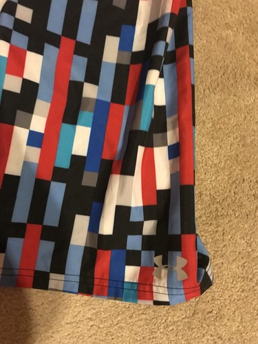 NWT Under Armour Boys Size Xl Pixel  Zoom Volley Shorts Swim Trunks Youth