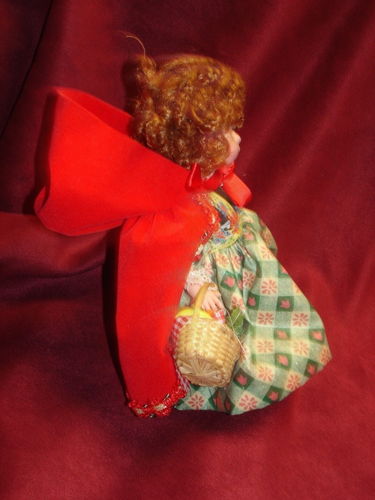 MADAME ALEXANDER 2001 LITTLE RED RIDING HOOD DOLL 8