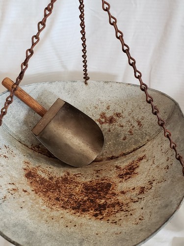 VINTAGE ANTIQUE BLUE PENN SCALE CO HANGING PRODUCE SCALE WITH SCOOP