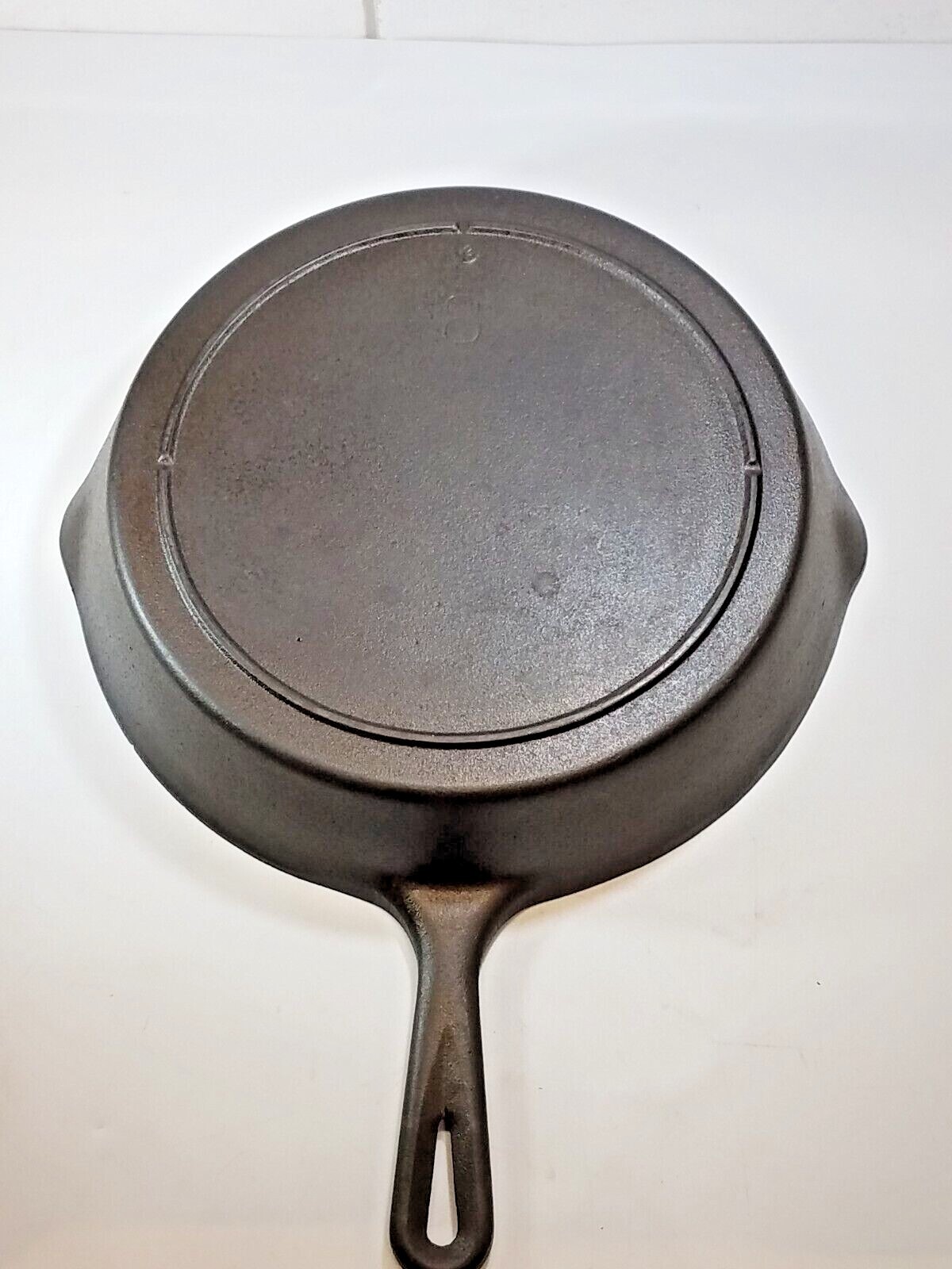 Vintage Unmarked Lodge No 8 Cast Iron Skillet 3 Notch with Vintage Unmarked Lodge No 8 Cast Iron Skillet 3 Notch with