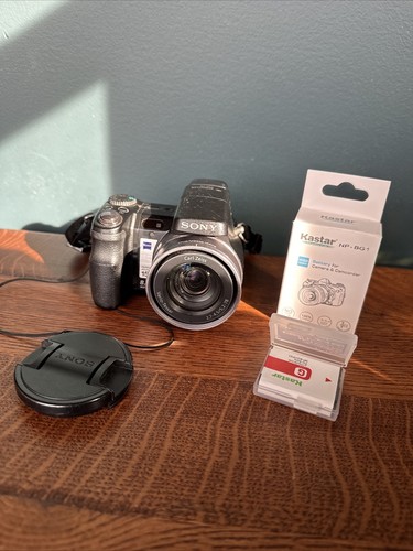 Sony Cybershot DSC-H9 8.1MG Zeiss 15X Optical Zoom Lens