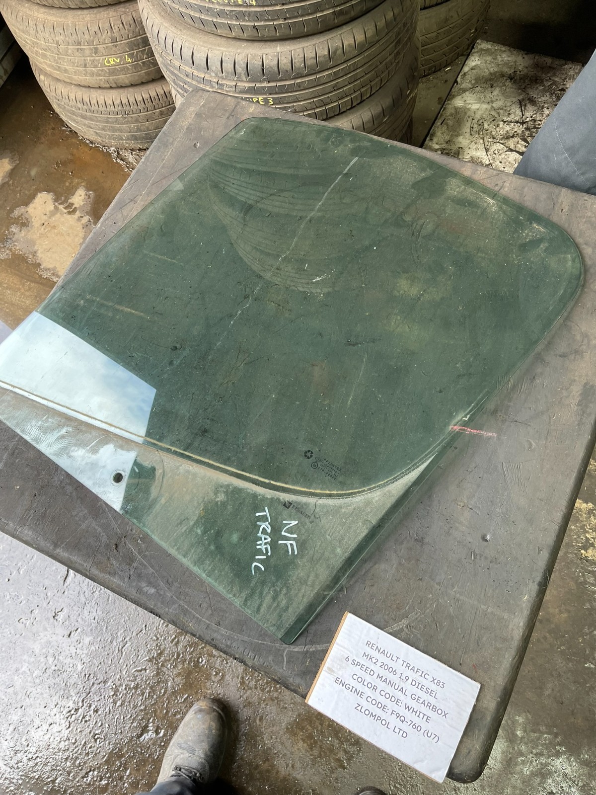 Renault Trafic X83 Mk2 2006 - Near Side Front Door Window Glass 43R-00048