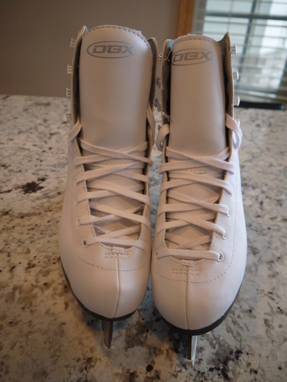 DBX WOMEN'S FIGURE ICE SKATES - 1100 SERIES - SIZE 9 - BRAND NEW