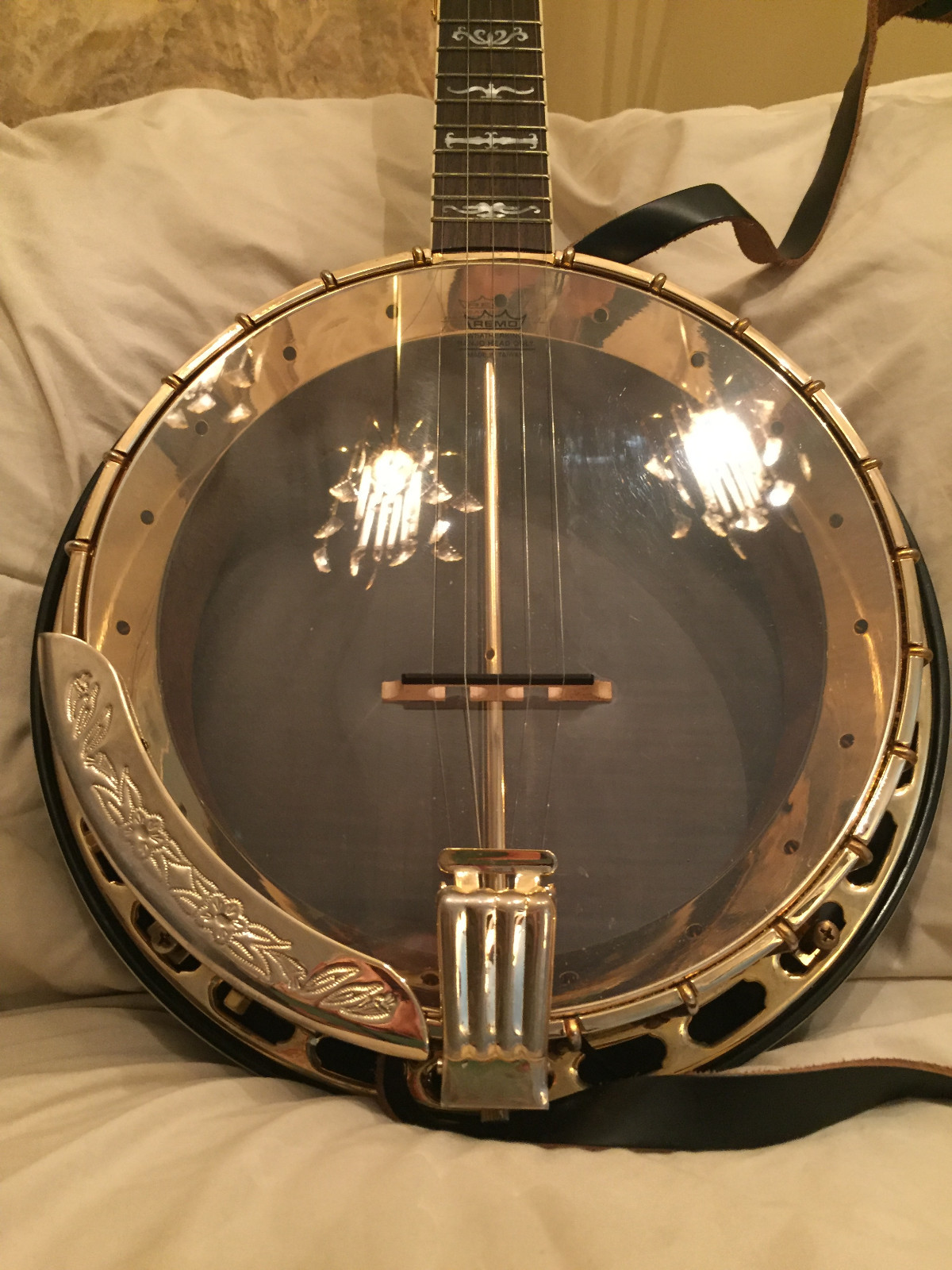 Hohner 5 String Banjo w/Gold Plated 5th String Banjo Capo and Hard Shell Case