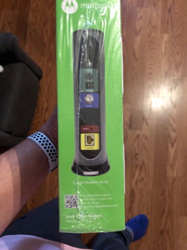 MOTOROLA 24x8 Cable Modem, Model MB7621, DOCSIS 3.0. Approved by Comcast Xfin...