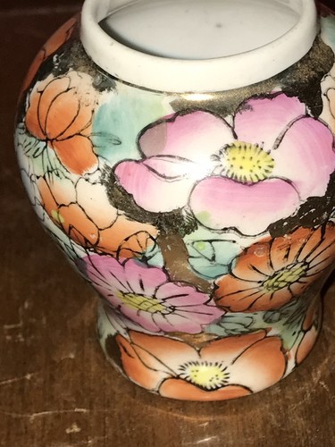 Antique Chinese Old Porcelain Handmade Flower Snuff bottle Gold Etching