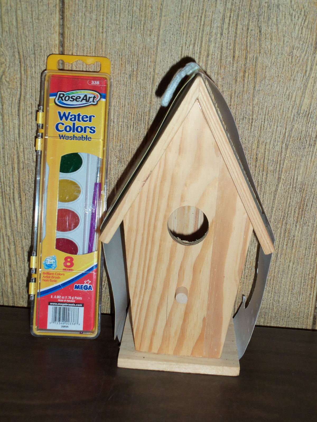 NATURAL WOOD BIRDHOUSE - 
