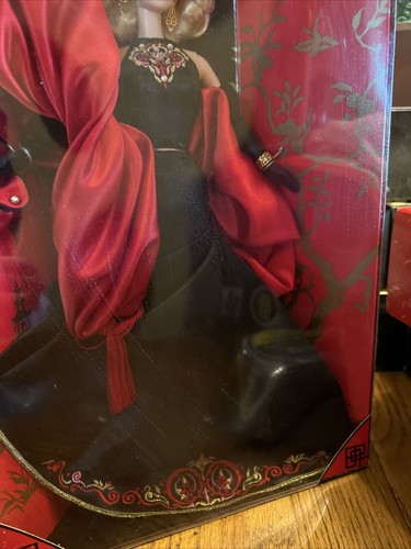 Mann's Chinese Theatre Barbie Doll 1999 Doll 24636 Mattel - H225