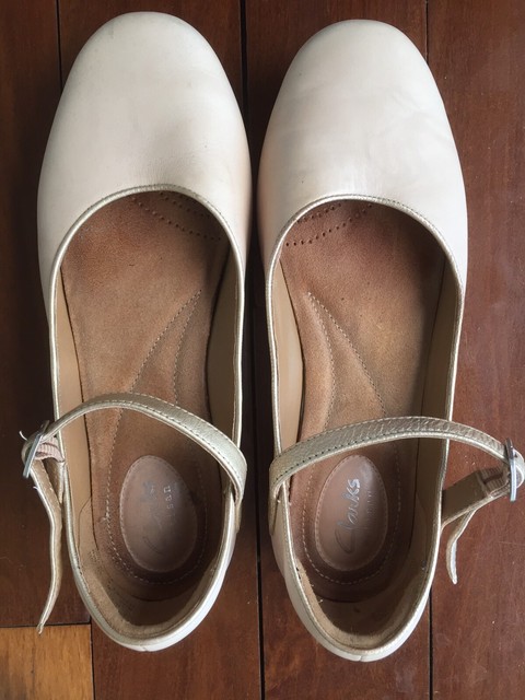 clarks artisan mary jane shoes