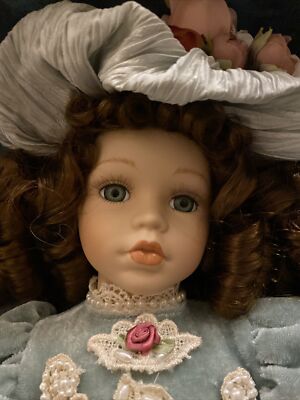 Seymour Mann dolls connoisseur collection  Julie  Porcelain Plus Doll Stand