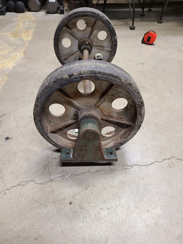 ANTIQUE CAST IRON FACTORY CART WHEELS & Axle RAILROAD Hit