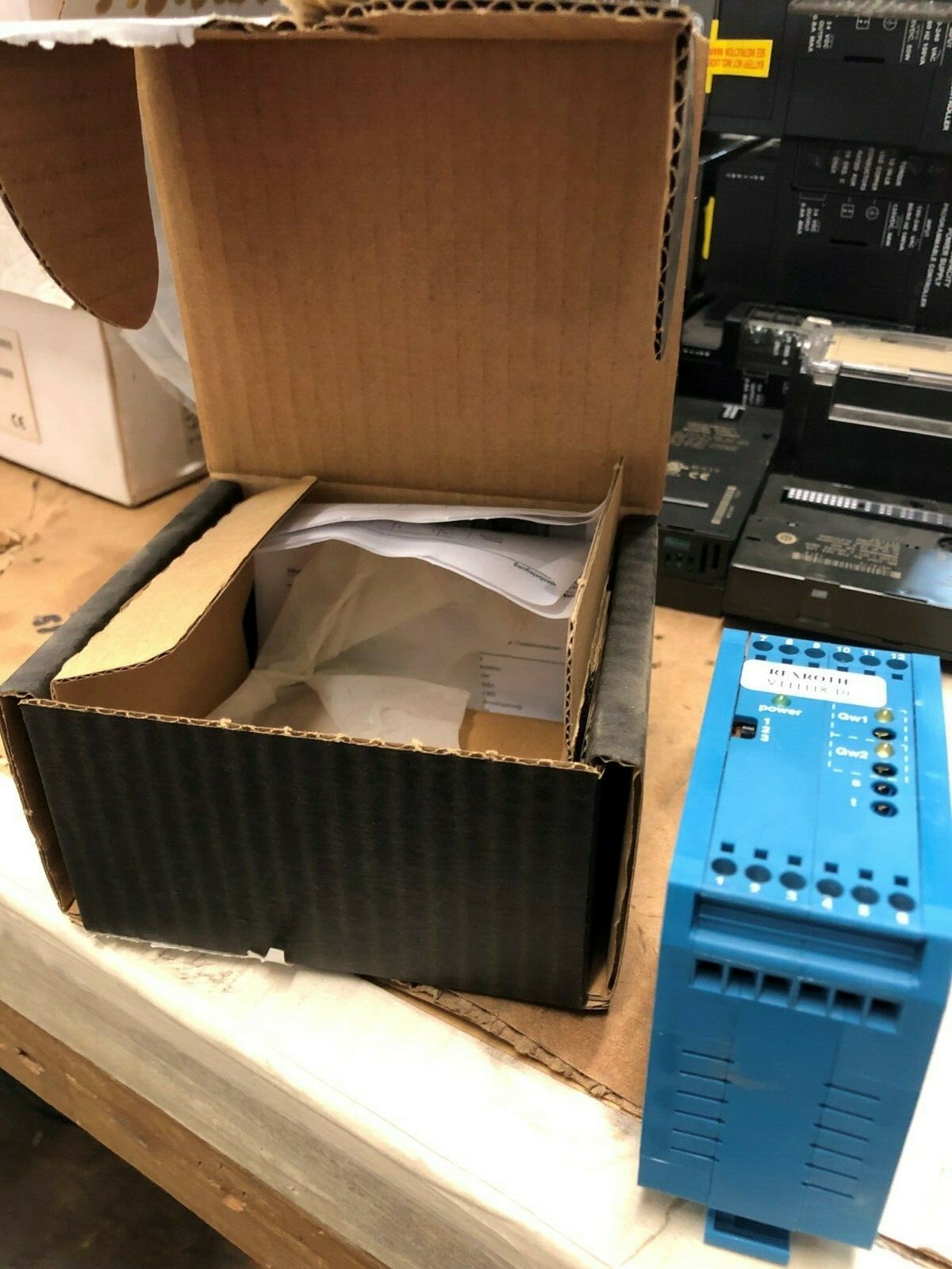 lot of 5 VT 11118 Analog amplifier module NEW IN BOX