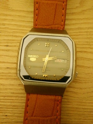seiko 5 automatic square face