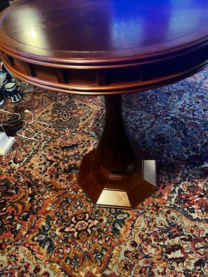 Vintage Bombay Company 20'' Round Mahogany/Cherry Finish Pedestal Table