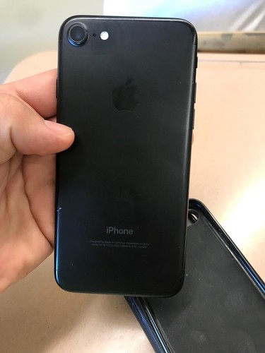 Apple iPhone 7 - 128GB - Black (Unlocked) A1778 (GSM)