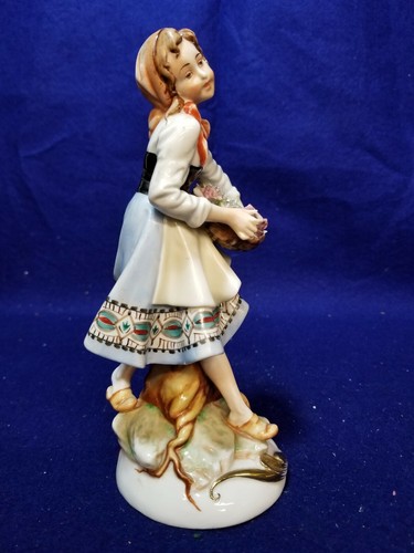 Andrea by Sadek figurine 8 inches tall