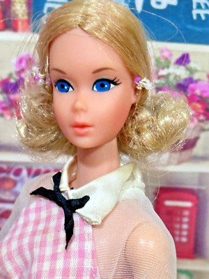 Vintage 1972 Quick curl Barbie Doll Mattel 4220 Taiwan In Original Dress  