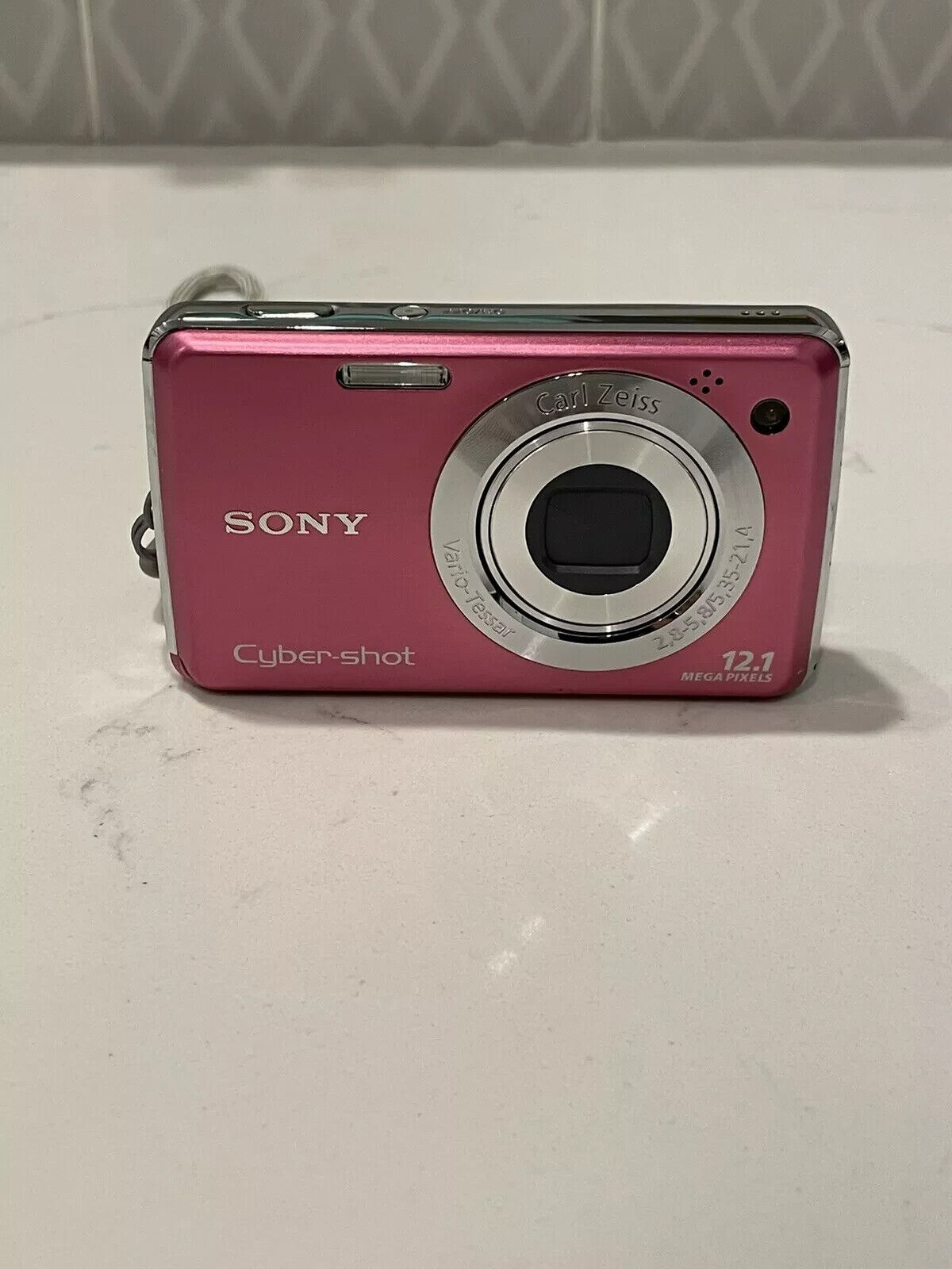 Sony Cyber-shot DSC-W220 12.1MP Digital Camera - Pink Sony Cyber-shot DSC-W220 12.1MP Digital Camera - Pink