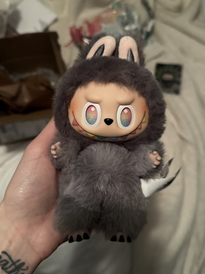 美品 希少品 LABUBUThe big into Energy IDのみ Authentic POP MART - Labubu The Monsters Big Into Energy ID