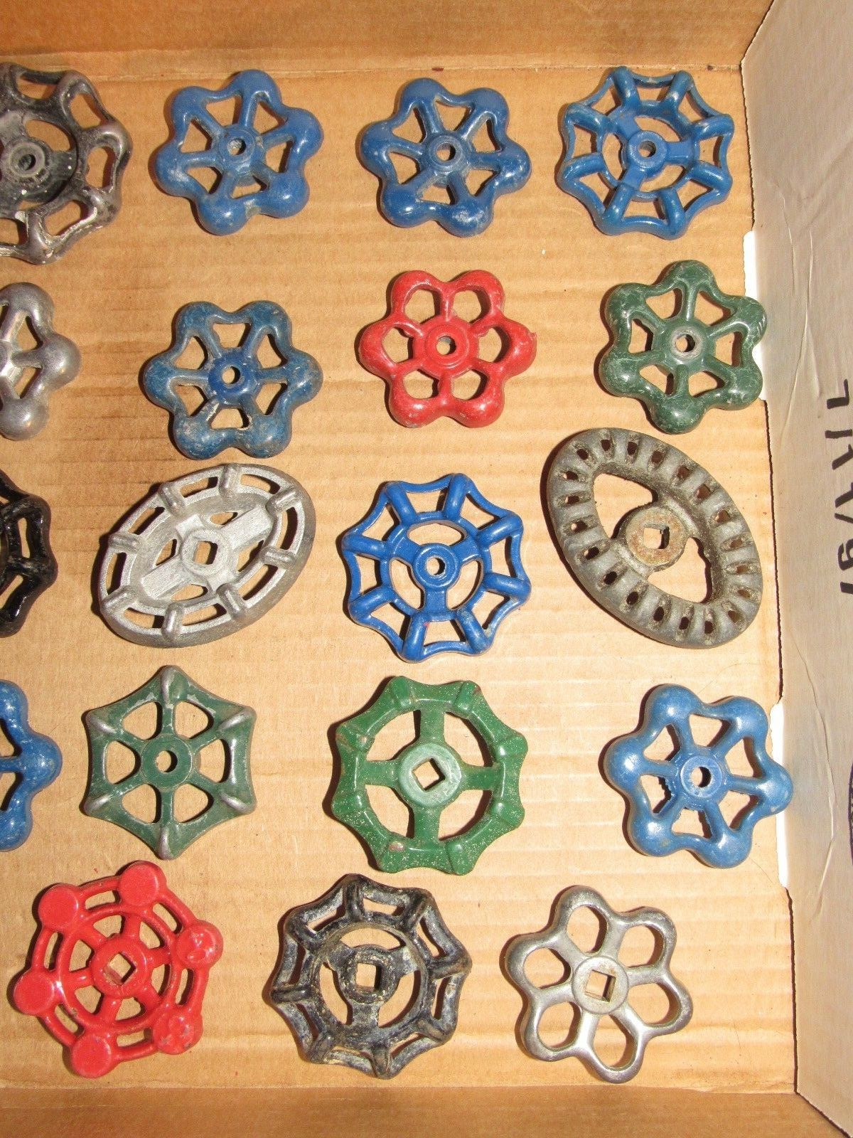 LOT OF 30 WATER VALVE FAUCET HANDLES VINTAGE INDUSTRIAL STEAMPUNK SALVAGE LOT 20