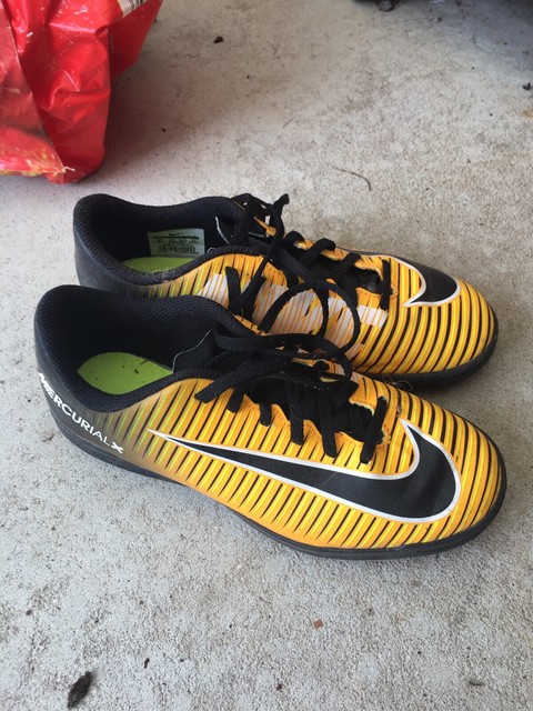nike mercurial futsal boots