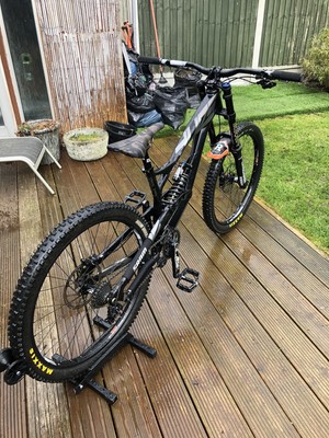 YT Downhill Mountain Bike 