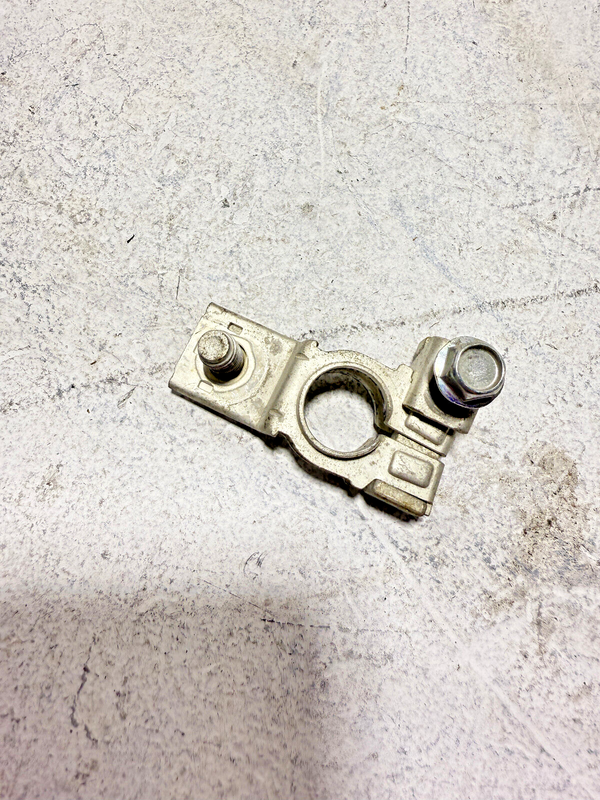 Used 2018-2024 TOYOTA CAMRY BATTERY NEGATIVE TERMINAL CONNECTOR CLAMP OEM