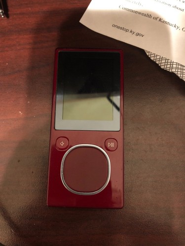 MICROSOFT ZUNE DOCKING STATION BUNDLE, CABLES REMOTE AND UNITS LOT READ READ