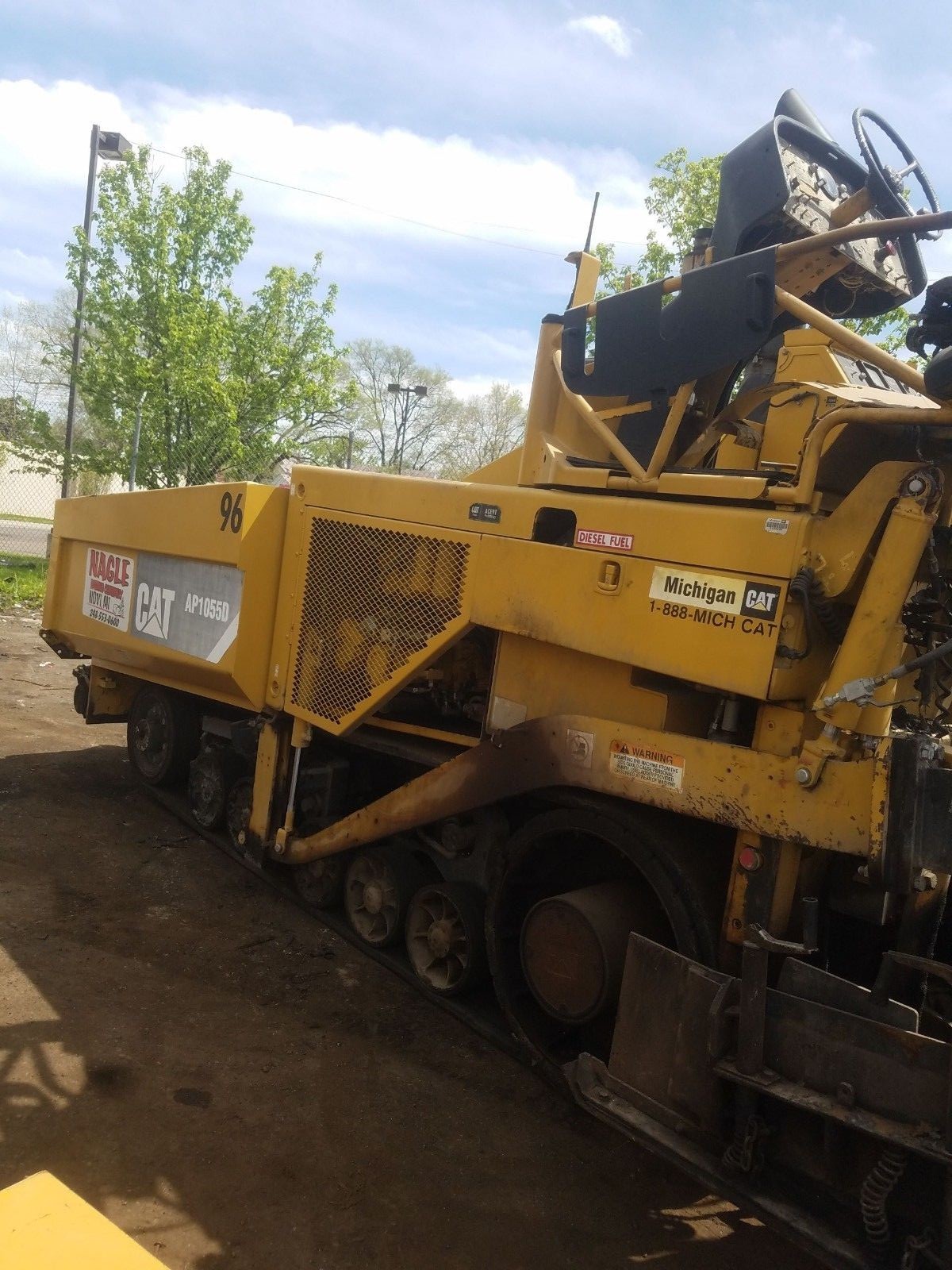 2008 CAT AP1055D ASPHALT MACHINE