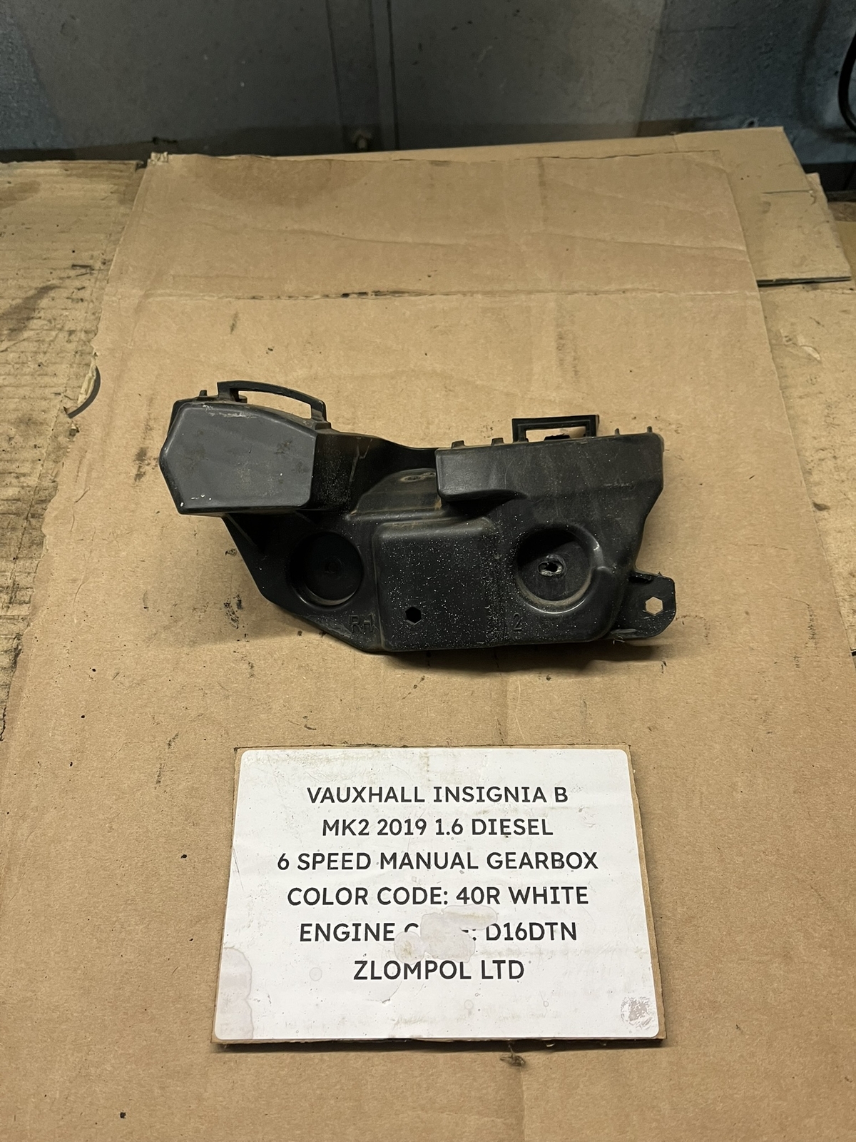 Vauxhall Insignia B MK2 2019 1.6 Diesel O/S/R Bumper Bracket 39124384