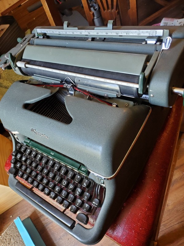 1958 Olympia SG1 on the Typewriter Database