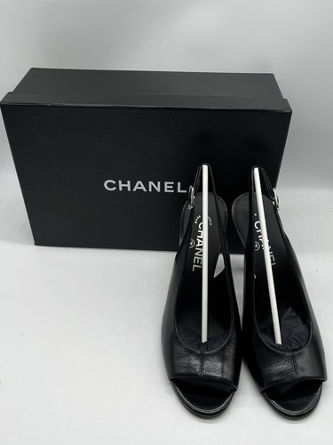 CHANEL ブラックレザー ウェッジヒール Chanel Black Leather Slingback Peep Toe Interlocking CC Logo
