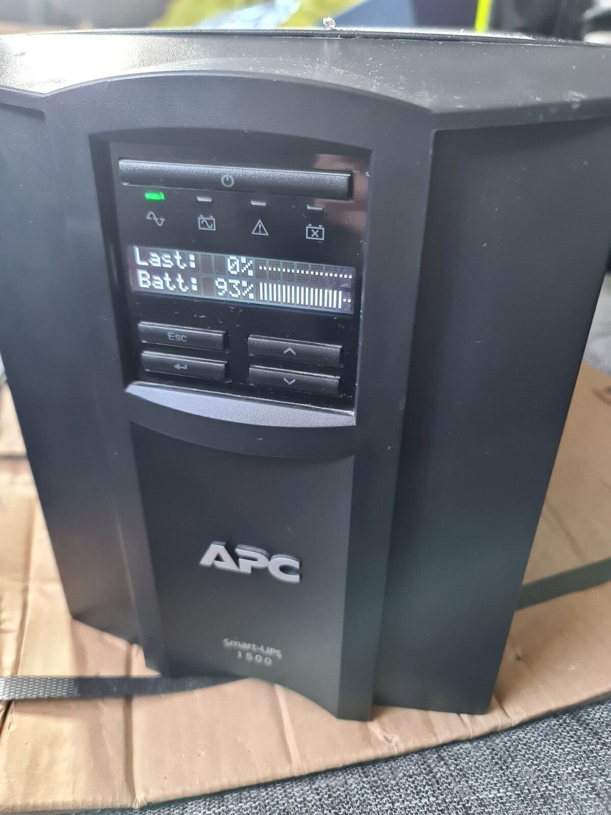 APC Smart-UPS SMT Unterbrechungsfreie Stromversorgung 1.500VA (SMT1500I)