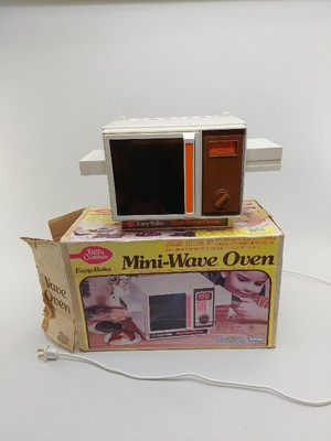 Betty Crocker Easy Bake Mini-Wave Oven 1982