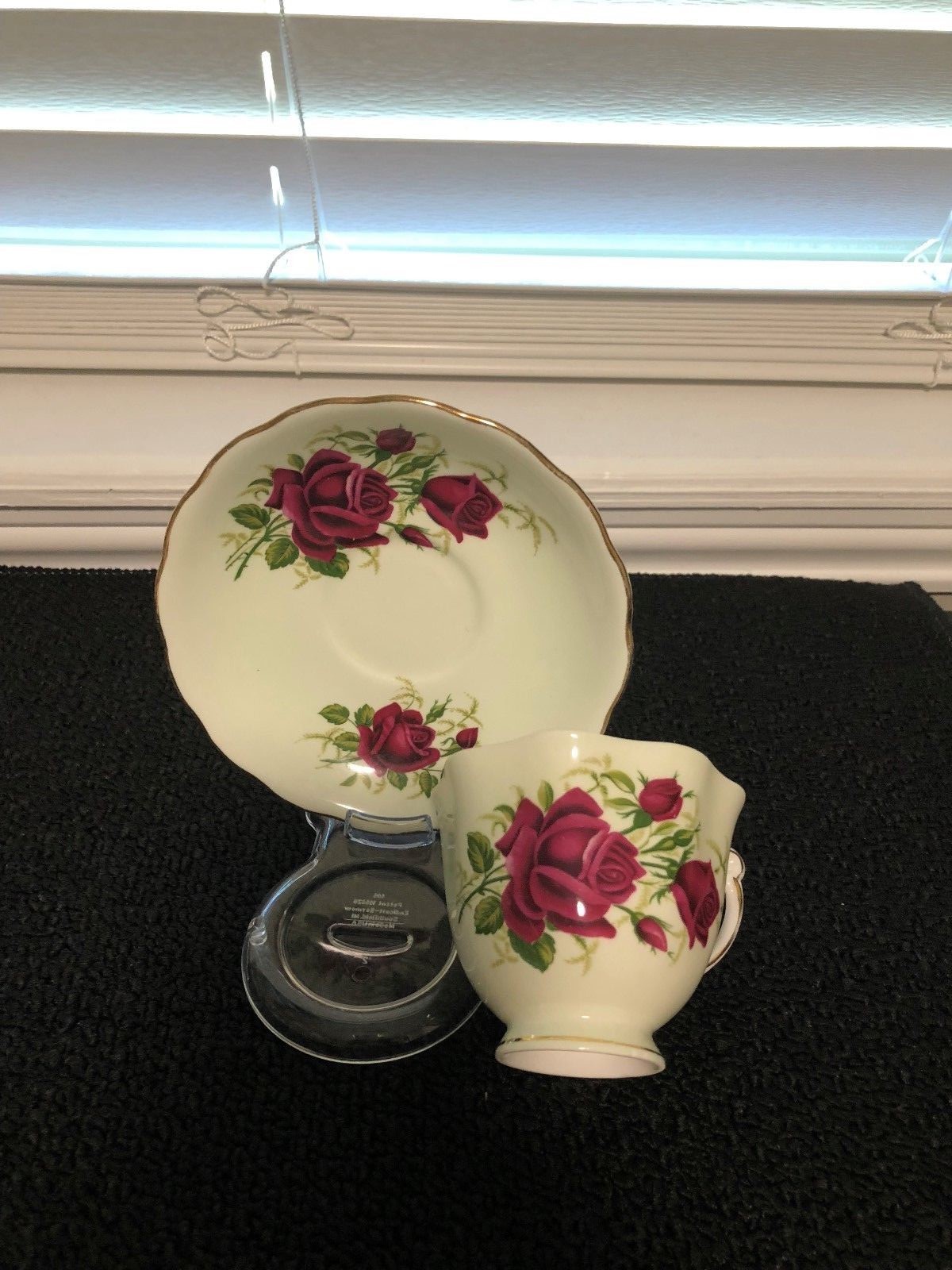 Colclough Bone China light green tea cup & saucer red roses pre-owned