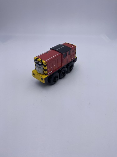 D644 THOMAS WOODEN RAILWAY TRAIN Salty Metal Die Cast Motorized Battery Operated